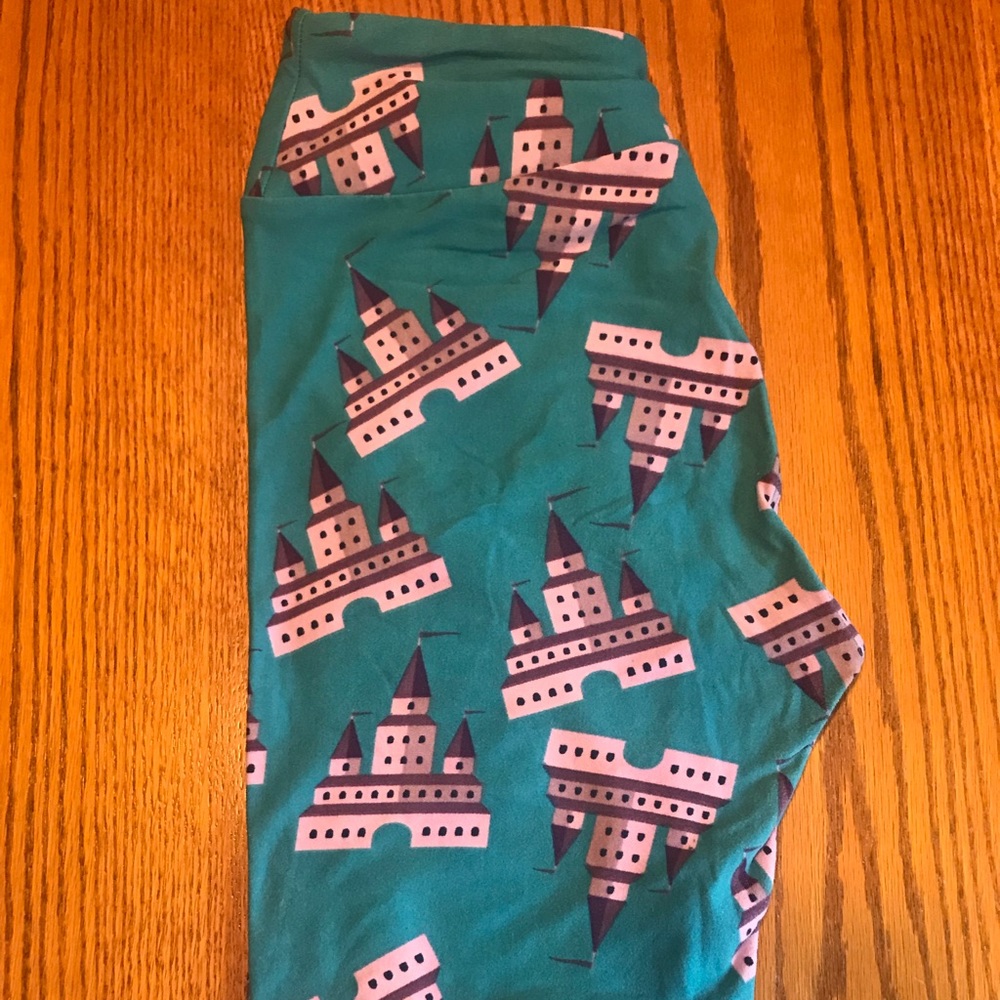 HTF EUC Castle Leggings OS
